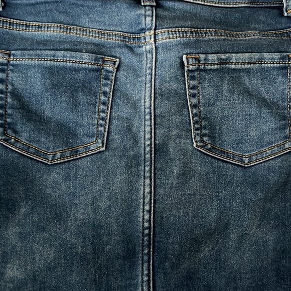 NWT Girls' Soft Wash Button-Front Adjustable Waist Jean Skirt - Dark Wash - Picture 5 of 5